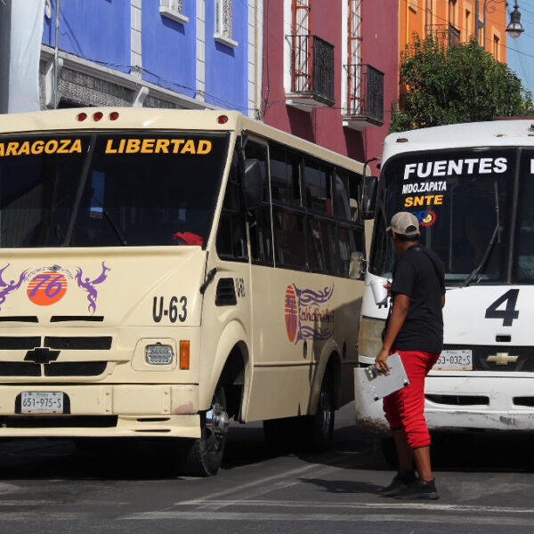 Del 2 al 31 de enero, las unidades de transporte público en Puebla deberán cumplir con el reemplacamiento como parte de la Revista Vehicular estatal.