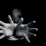 Expertos alertan que la impunidad y la precariedad social mantienen activas las redes de trata en Puebla y Tlaxcala.