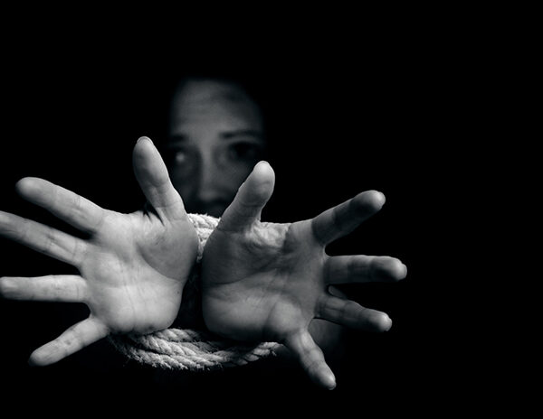 Expertos alertan que la impunidad y la precariedad social mantienen activas las redes de trata en Puebla y Tlaxcala.