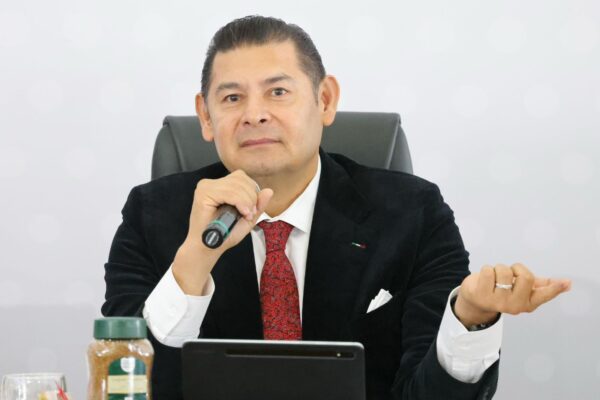 “Lo siento, Tío Richie, pero Puebla no está de rodillas”, así rechazó Alejandro Armenta las presiones de TV Azteca y aseguró que su gobierno no firmará convenios millonarios ni cederá ante chantajes empresariales.