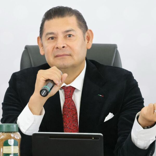 “Lo siento, Tío Richie, pero Puebla no está de rodillas”, así rechazó Alejandro Armenta las presiones de TV Azteca y aseguró que su gobierno no firmará convenios millonarios ni cederá ante chantajes empresariales.