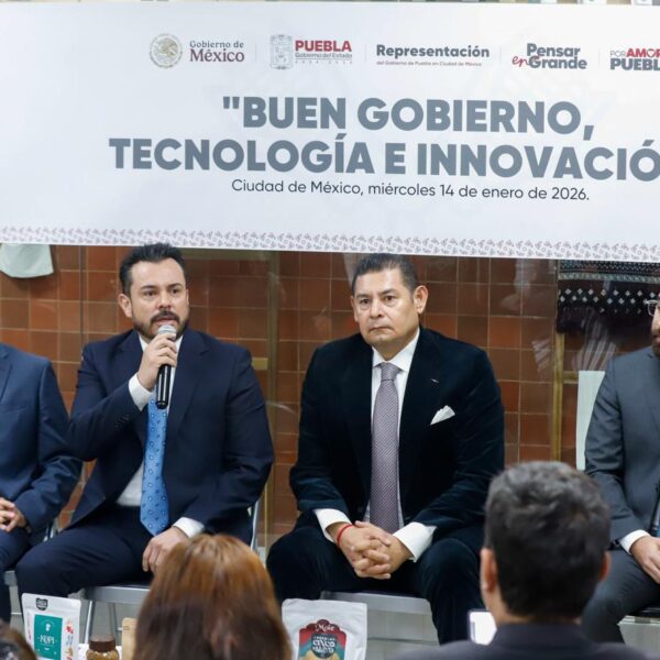 Alejandro Armenta acusó que gobiernos neoliberales convirtieron a Puebla en un “laboratorio de corrupción”, dejando comprometidos los recursos públicos. FOTO: Gobierno de Puebla.