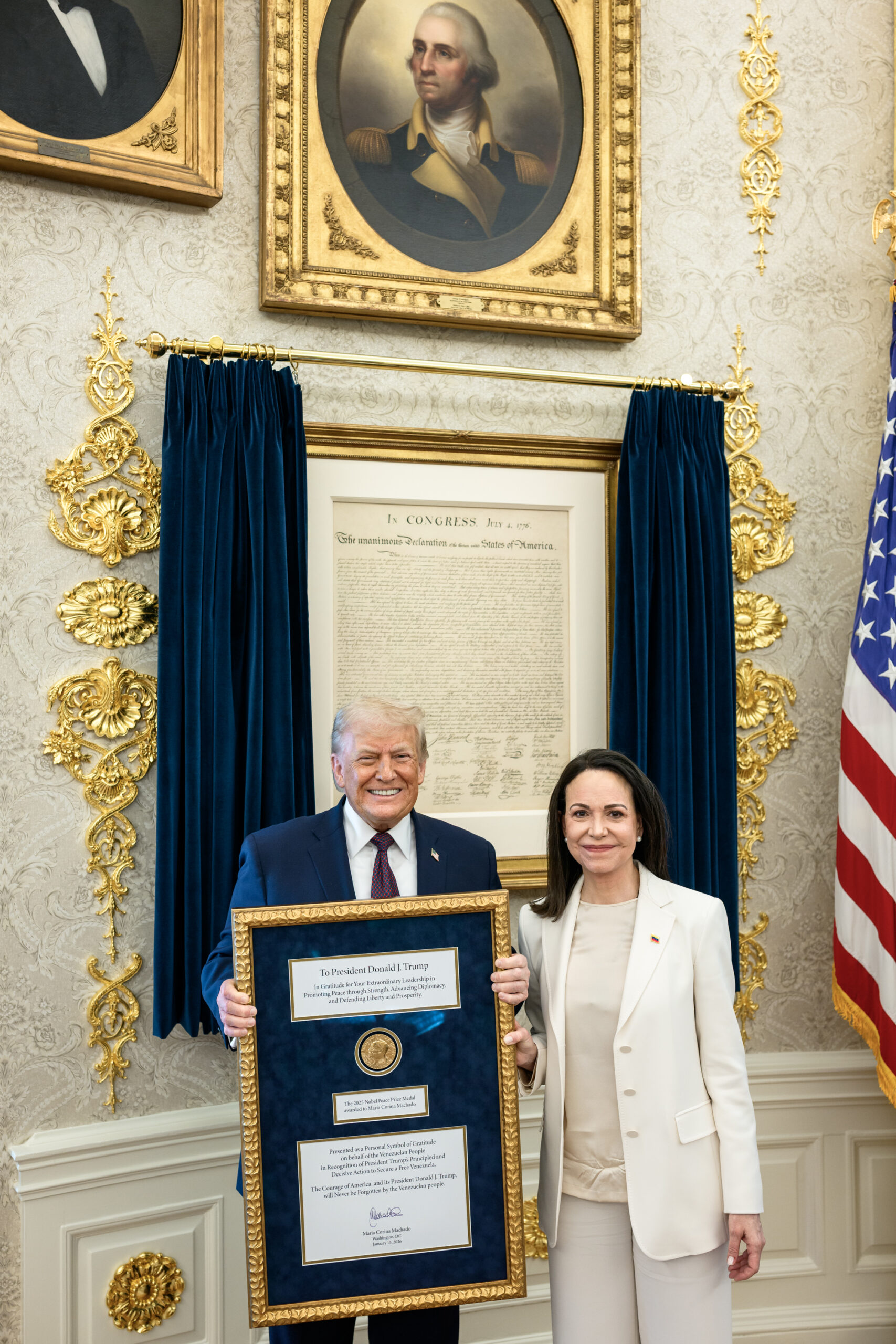 Corina Machado entrega Nobel a Trump.