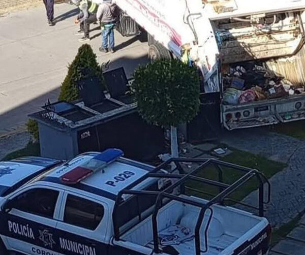 Hallazgo macabro en Coronango: bolsas con restos humanos fueron localizadas por trabajadores de limpia en un contenedor.