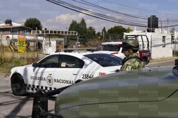 Autoridades federales desplegaron un cateo en una gasolinera de Cuautlancingo, presuntamente vinculada al exalcalde Filomeno Sarmiento. FOTO: Síntesis.