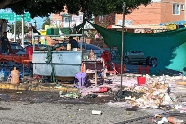 Tras la explosión en Agua Santa que dejó 17 lesionados, el alcalde Pepe Chedraui ordenó una revisión general a puestos callejeros que operan en Puebla. FOTO: Periódico Central.