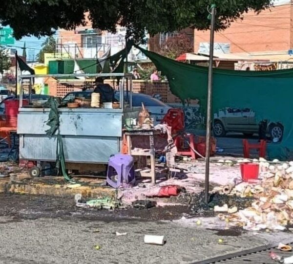 Tras la explosión en Agua Santa que dejó 17 lesionados, el alcalde Pepe Chedraui ordenó una revisión general a puestos callejeros que operan en Puebla. FOTO: Periódico Central.