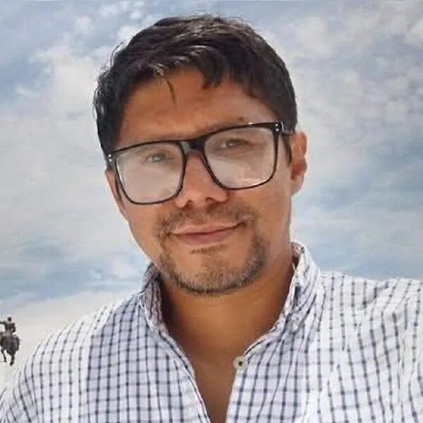 Harfuch revela últimos rastros sobre el académico de la Ibero, Leonardo Escobar; fue detenido en NL por faltas administrativas, liberado tras 36 horas y captado por cámaras deambulando desorientado.