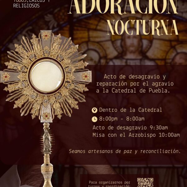 Tras los actos ocurridos en una de las puertas de la Catedral, anunciaron una Adoración Nocturna como acto de desagravio y reparación. IMAGEN: Arquidiócesis de Puebla.