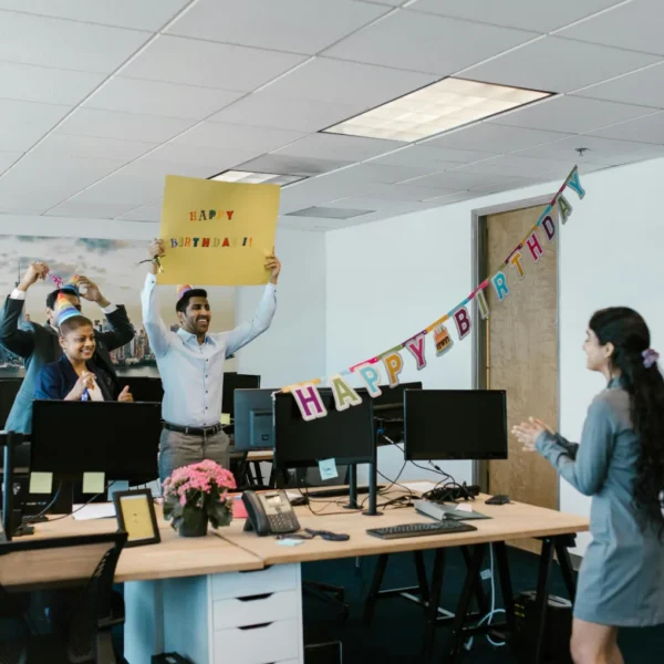 Morena propone que el cumpleaños de las y los trabajadores sea día de descanso obligatorio; si se labora, se pagaría doble.