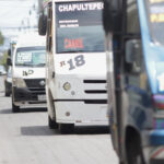 Transportistas de Puebla amagaron con un posible paro del transporte público y taxis este martes 3 de febrero, en protesta por los operativos de la SMT. FOTO: Reto Diario.