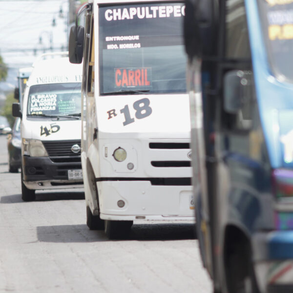 Transportistas de Puebla amagaron con un posible paro del transporte público y taxis este martes 3 de febrero, en protesta por los operativos de la SMT. FOTO: Reto Diario.