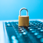 La tipificación del ciberasedio en Puebla fue cuestionada por la justicia federal, que advirtió que su redacción permite sancionar la crítica pública y fomenta la autocensura.