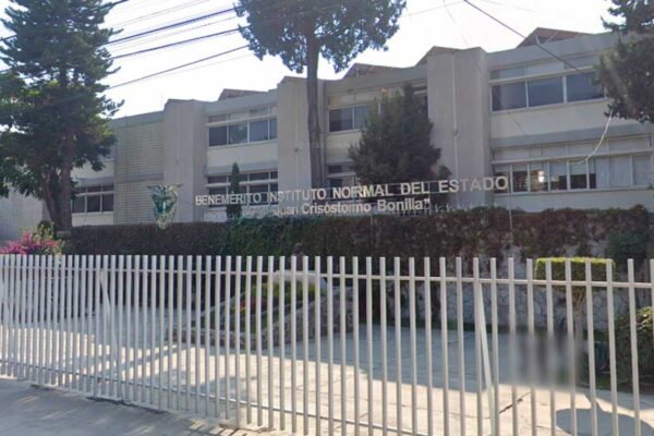 Padres de familia del BINE denunciaron presuntos abusos y conductas inapropiadas de docentes de bachillerato hacia alumnas; la SEP Puebla confirmó que ya inició una investigación.