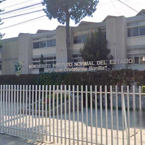 Padres de familia del BINE denunciaron presuntos abusos y conductas inapropiadas de docentes de bachillerato hacia alumnas; la SEP Puebla confirmó que ya inició una investigación.