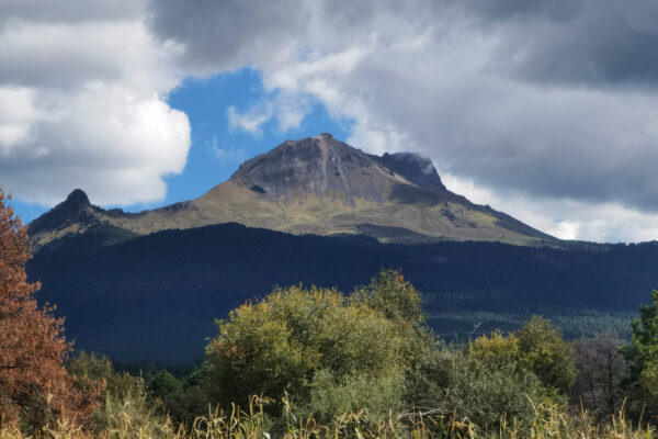 Alejandro Armenta anunció que este año iniciará el proyecto del Parque La Malinche, ya con todos los permisos autorizados. FOTO: México Desconocido.
