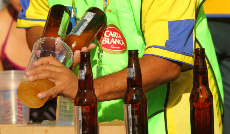 Decomisan alcohol en canchas deportivas de Puebla