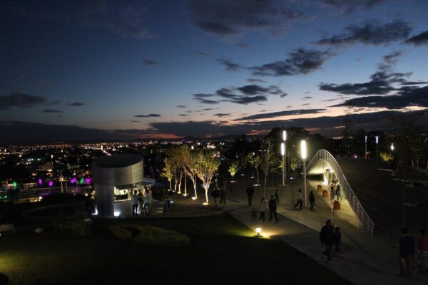 Servicios Públicos informó que ya se tienen identificados los puntos sin iluminación en Los Fuertes y que se intervendrán en coordinación con el estado para mejorar la seguridad.