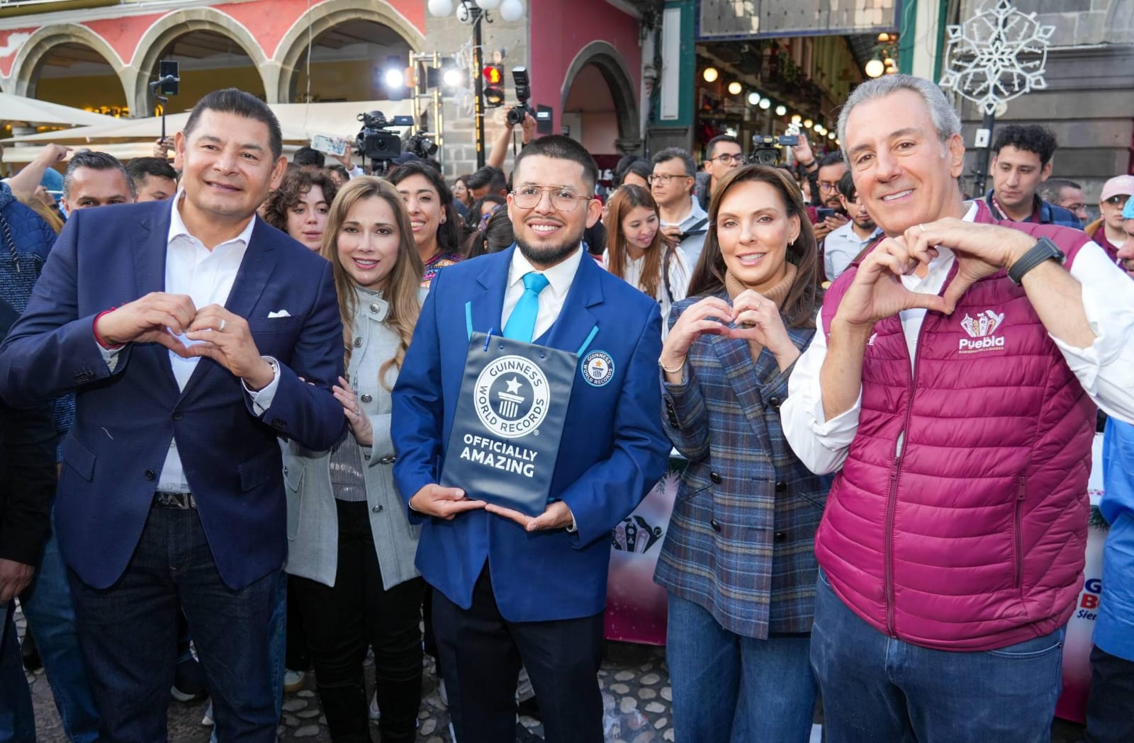 Puebla capital entra al Guinness con la rosca de Reyes más grande del mundo