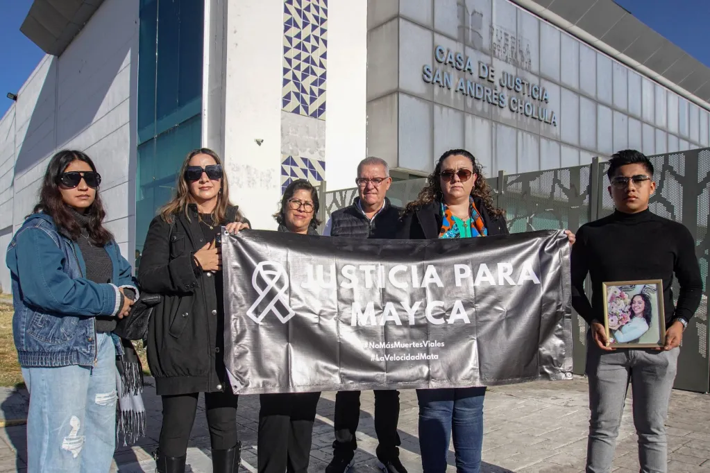 La audiencia por el homicidio culposo de Mayca fue diferida; la defensa de Luz María “N.” solicitó duplicidad del término constitucional y será hasta el 28 de enero. FOTO: Gremio 51.