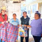 Aparatos auditivos, bastones, andaderas y despensas forman parte de los apoyos distribuidos en San Martín Texmelucan mediante un programa de atención social.