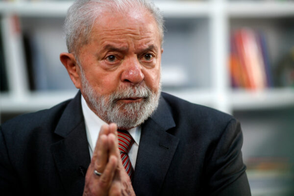 Sheinbaum y Lula acordaron coordinar esfuerzos para impulsar una salida pacífica a la crisis en Venezuela y rechazaron cualquier ataque a su soberanía. FOTO: REUTERS.