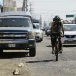 Entre noviembre y diciembre de 2025, 18 conductores fueron multados por invadir los carriles exclusivos para ciclistas. FOTO: El Sol de Puebla.