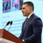 Harfuch confirmó que siguen abiertas las investigaciones contra policías municipales de Puebla presuntamente ligados a La Barredor; hay más órdenes de aprehensión pendientes. FOTO: Periodismo Hoy.