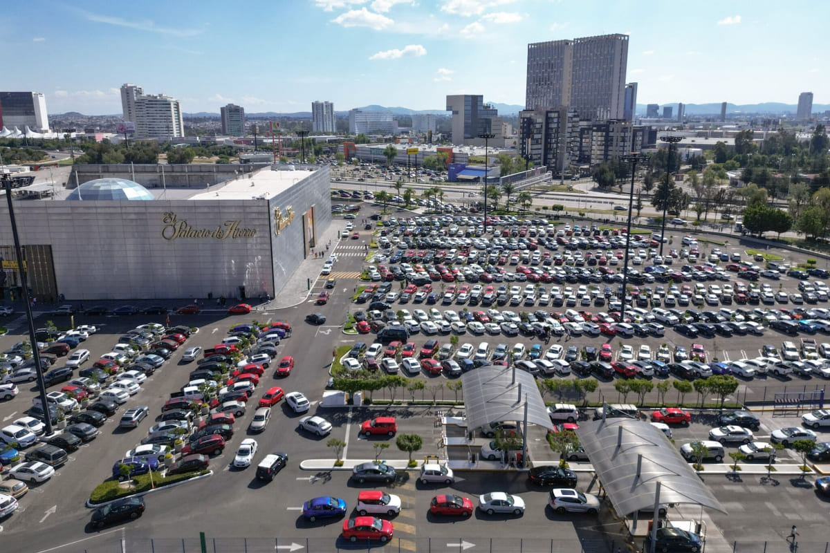Centros comerciales advierten: estacionamiento gratis elevaría robo de autos en Puebla