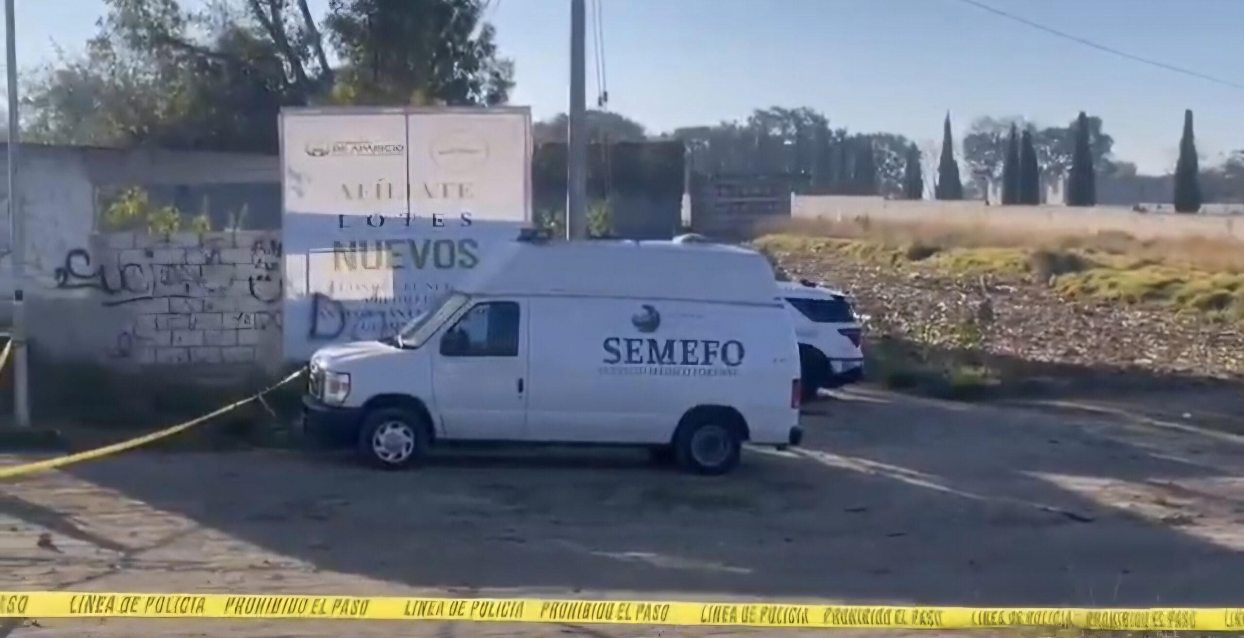 Vecinos reportaron bolsas negras con dos cadáveres en San Sebastián Aparicio; autoridades mantienen el área resguardada.