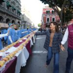 Una rosca de Reyes de seis kilómetros colocó a Puebla capital en el récord Guinness como la línea de panes más larga del mundo.
