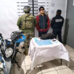Agentes de SSP y Tránsito Municipal de Texmelucan detuvieron a un hombre por presunto robo a una farmacia.