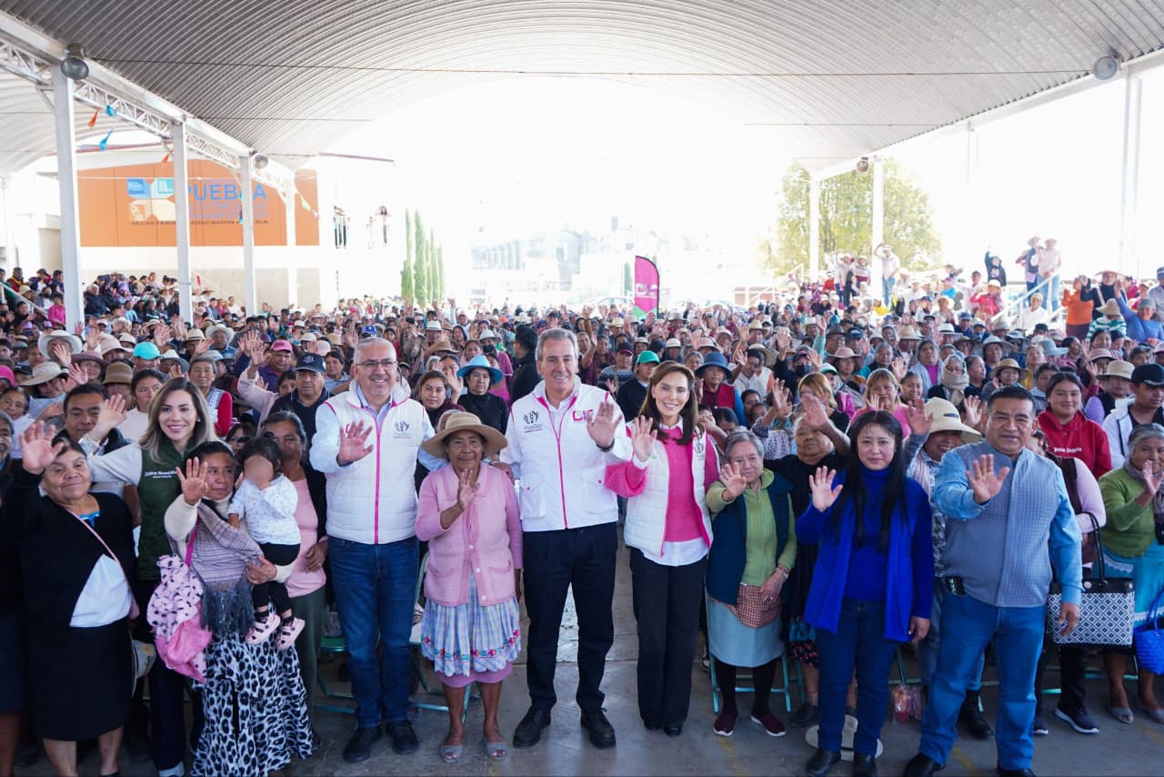 Entregan más de 1,500 cobertores a adultos mayores y personas con discapacidad en San Miguel Canoa