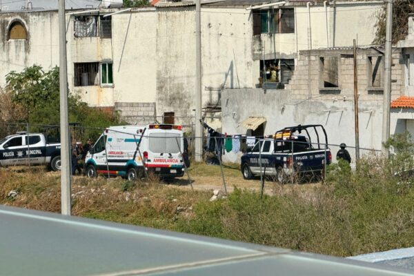 Un hombre fue detenido en Santiago Momoxpan tras agredir a policías de San Pedro Cholula durante un operativo preventivo.