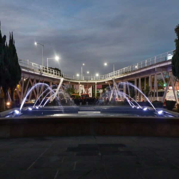 Las Fuentes que Brillan llegaron a la fuente Hermanos Serdán para renovar línea eléctrica, hidráulica, luminarias y sellar grietas; raspado y pintura.