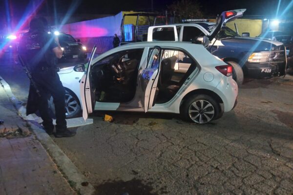 Durante un patrullaje preventivo, un individuo armado intentó huir y agredió a elementos de SSC Cholula; fue detenido, aseguradas drogas y un arma.