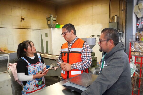 Ayuntamiento de San Martín Texmelucan reforzó medidas preventivas en el Mercado Domingo Arenas para prevenir accidentes y garantizar un entorno seguro.