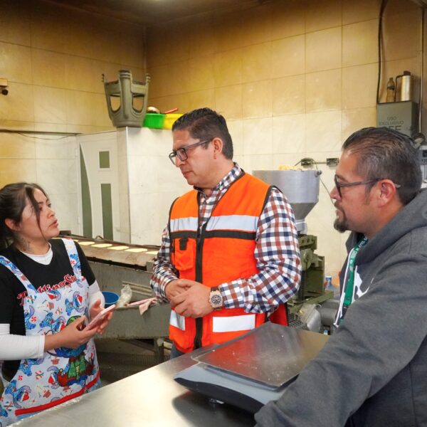 Ayuntamiento de San Martín Texmelucan reforzó medidas preventivas en el Mercado Domingo Arenas para prevenir accidentes y garantizar un entorno seguro.