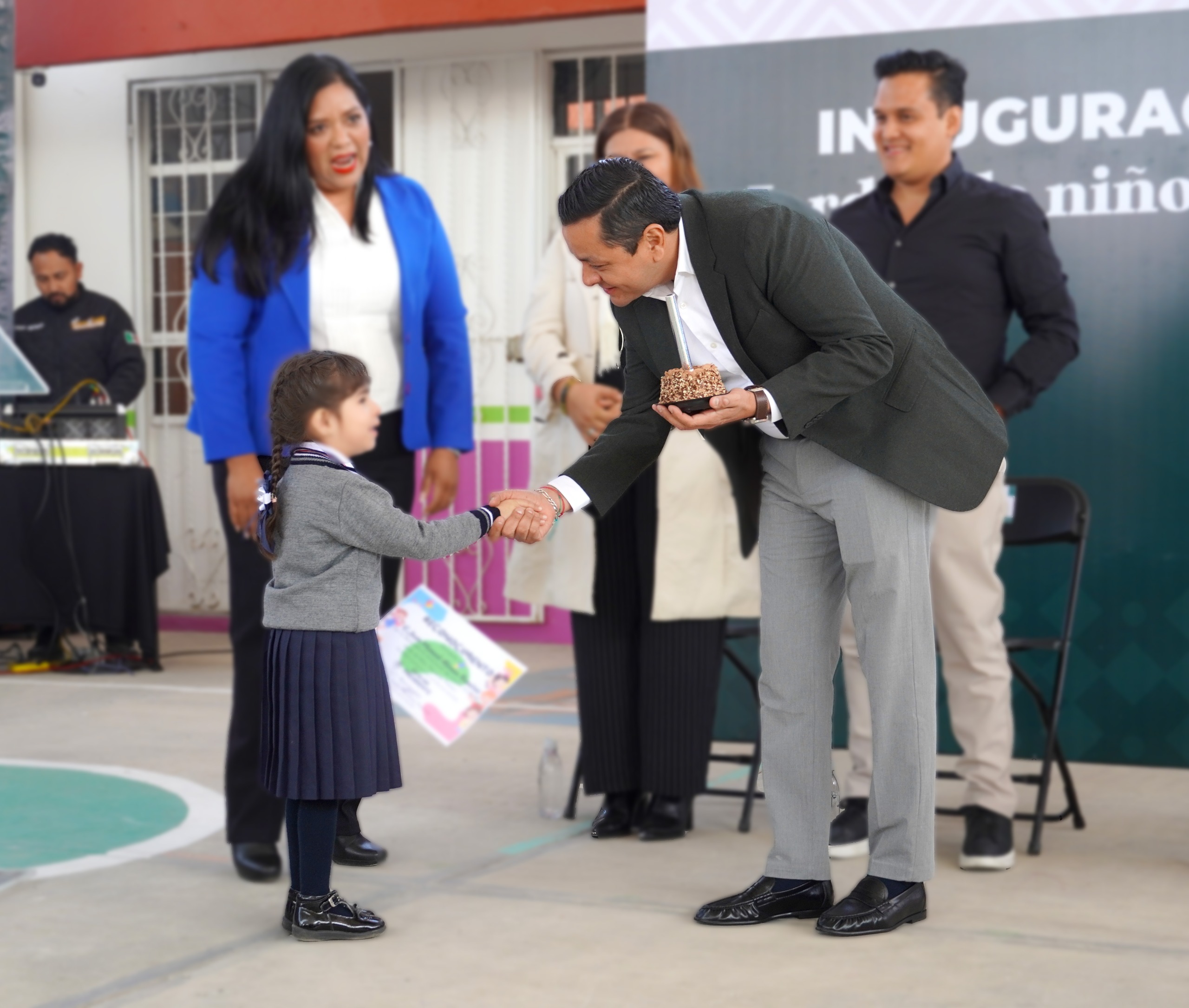 El Ayuntamiento de San Martín Texmelucan inauguró el techado del preescolar “Fernando Pacheco” para mejorar las condiciones del plantel.