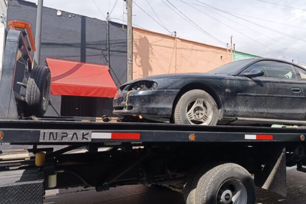 El Ayuntamiento de San Pedro Cholula refuerza el retiro de vehículos en estado de abandono en la vía pública, conforme al Reglamento de Tránsito Municipal.