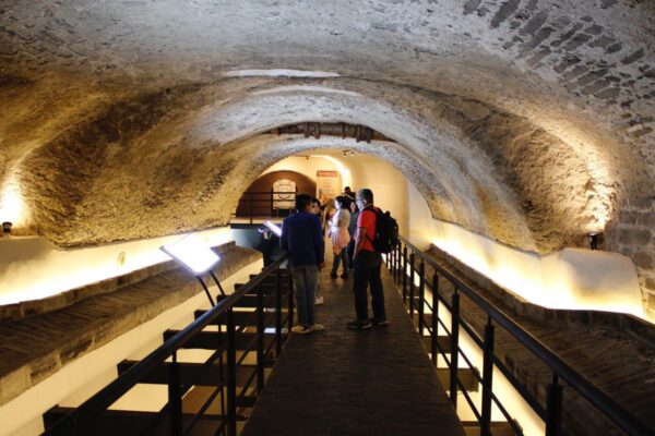 El Gobierno de la Ciudad realizó trabajos de mantenimiento en dos espacios emblemáticos del Centro Histórico.
