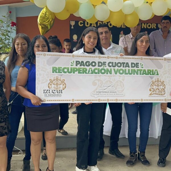 Asareel Carranza fue removida de sus funciones en el municipio de Izúcar por presunto doble ejercicio de funciones y polémicas por la falta de un título profesional. FOTO: Redes sociales.