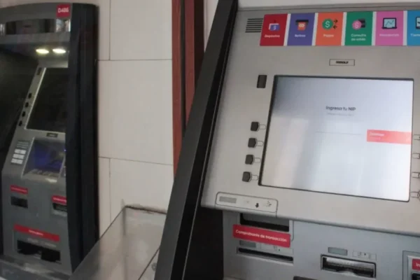 Asaltan a cuentahabiente en Santa María Xixitla tras retirar casi 500 mil pesos en Plaza San Diego. FOTO: Ángulo 7.