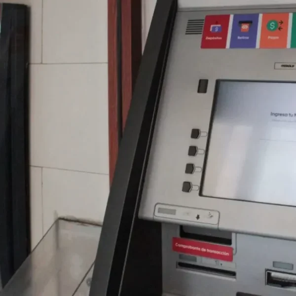 Asaltan a cuentahabiente en Santa María Xixitla tras retirar casi 500 mil pesos en Plaza San Diego. FOTO: Ángulo 7.