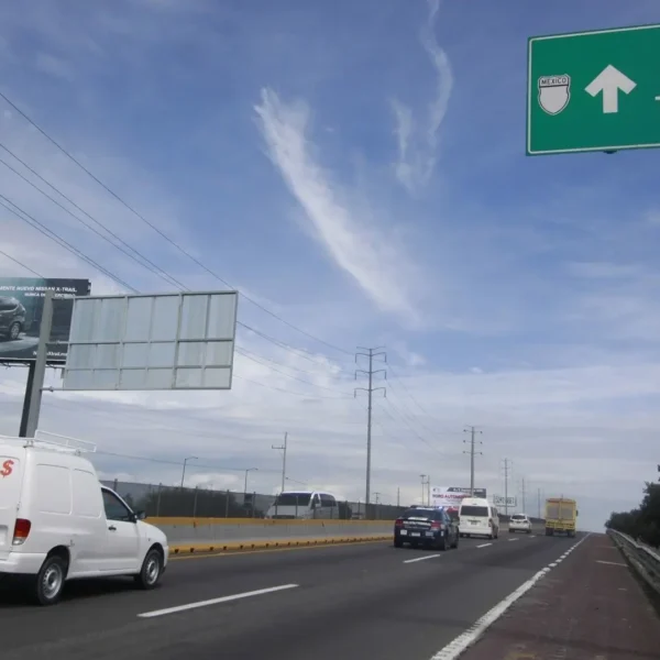 Atención automovilistas: la autopista México–Puebla registra cierres parciales en el km 28, rumbo a Puebla; habrán labores de mantenimiento del 23 al 28 de enero. FOTO: N+.