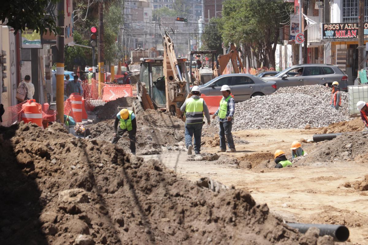 Puebla capital podría recibir cerca de 8 millones de pesos de Pemex para reforzar los trabajos de bacheo y rehabilitación vial. FOTO: E-consulta.