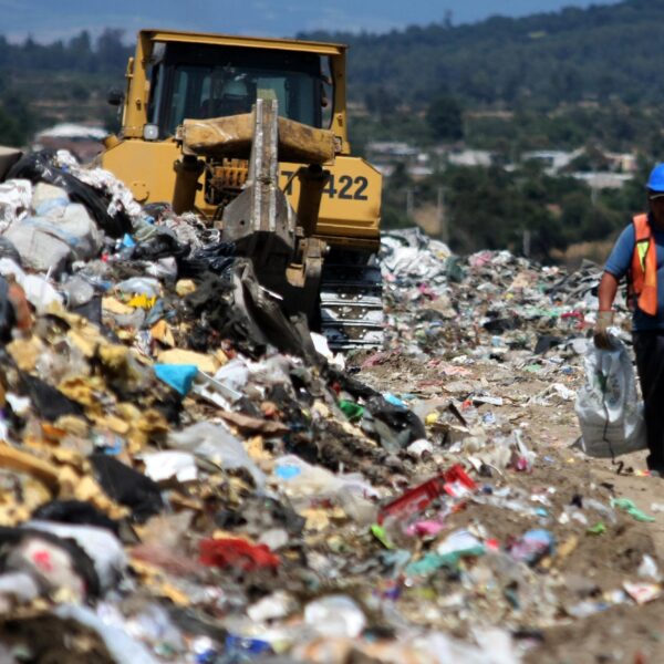 Armenta alerta que los rellenos sanitarios en Puebla están rebasados y urge un nuevo modelo de manejo de basura. FOTO: EsImagen.