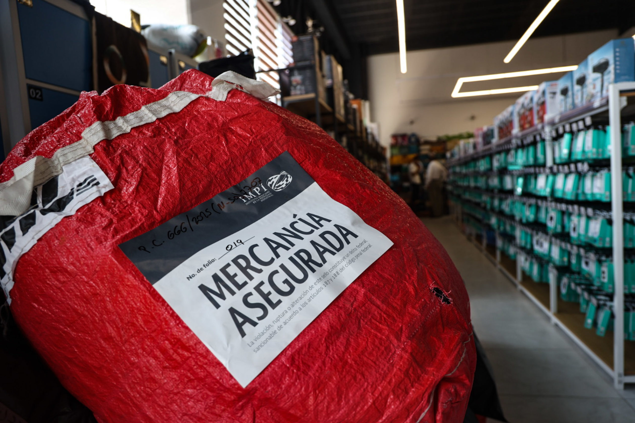 En 2025, Comercio Exterior aseguró más de 736 mil productos ilegales en Puebla; solo 1% de los dueños pudo comprobar su origen.