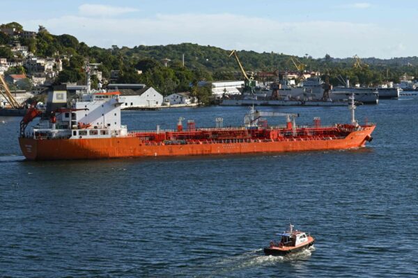 Bloomberg reportó que México canceló un envío de crudo a Cuba. FOTO: AFP.