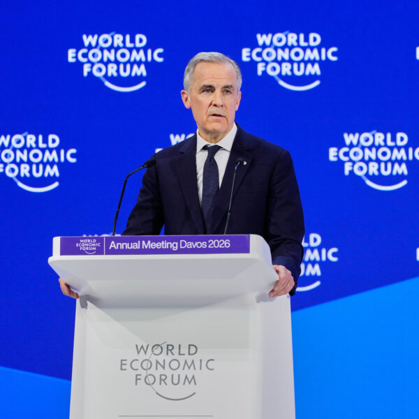 Sheinbaum respaldó el mensaje del primer ministro de Canadá en Davos y coincidió en que el viejo orden mundial ha llegado a su fin. FOTO: AP.